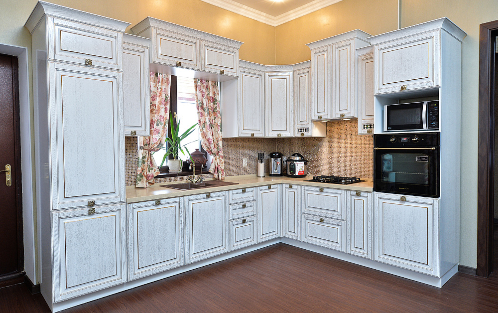 Кухня Виконт белый с золотой патиной