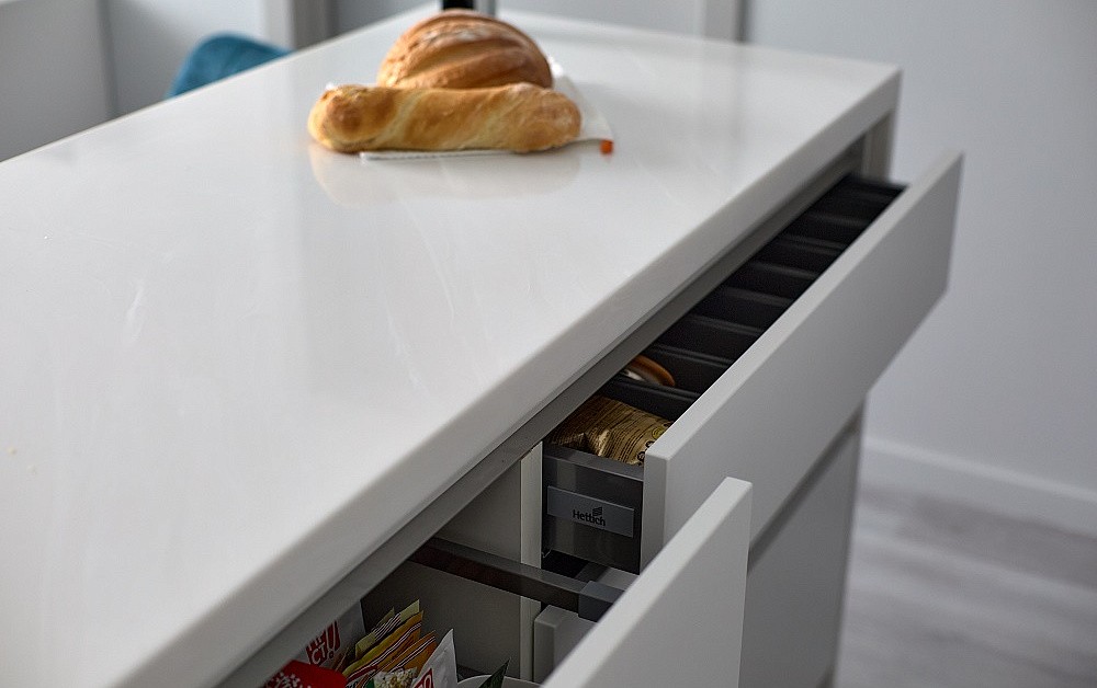 Функциональная кухня с островом 