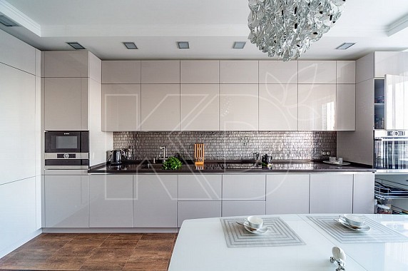 Угловые кухни белые