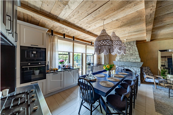 уютная белая кухня