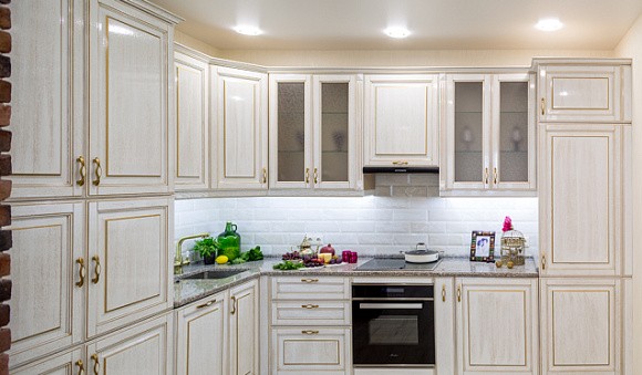 Бежевая кухня в Санкт-Петербурге