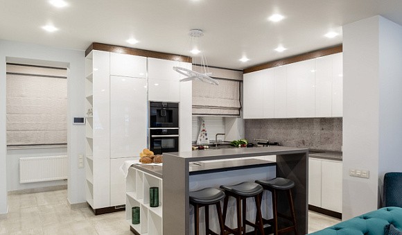 Светлая кухня в Воронеже