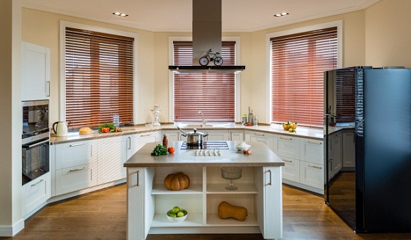 Бежевая кухня в Санкт-Петербурге