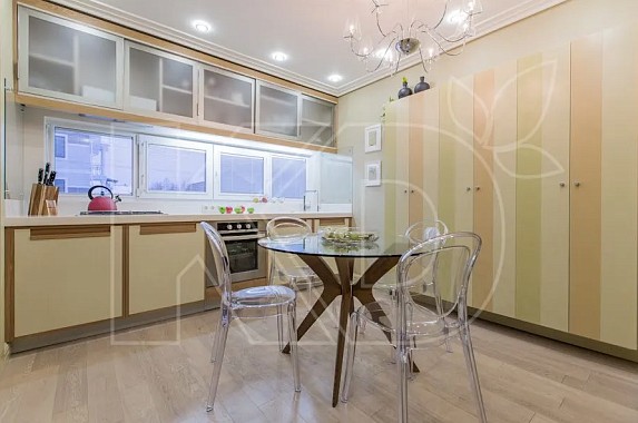 Прямая маленькая кухня