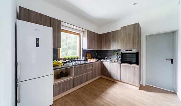 Коричневая кухня в Санкт-Петербурге