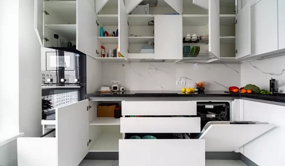 Светлая кухня в Екатеринбурге