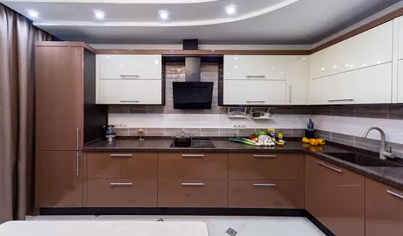 Коричневая кухня в Санкт-Петербурге