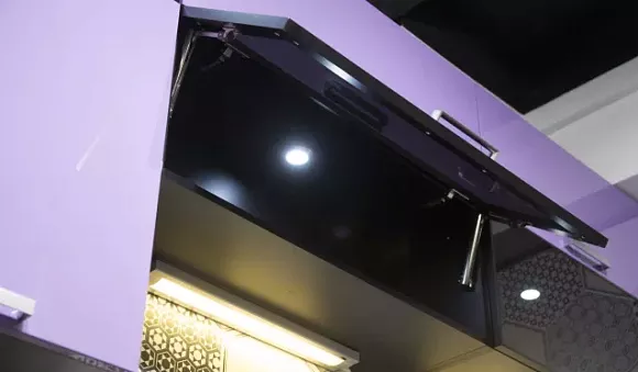 Фиолетовая кухня в Твери