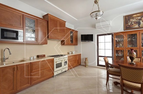 Производство кухонь из массива дуба