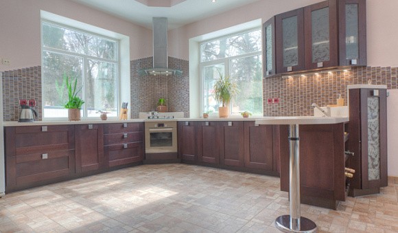 Коричневая кухня в Чите