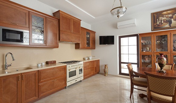 Коричневая кухня в Санкт-Петербурге