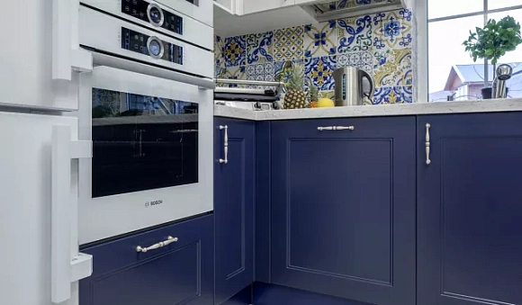 Синяя кухня в Санкт-Петербурге