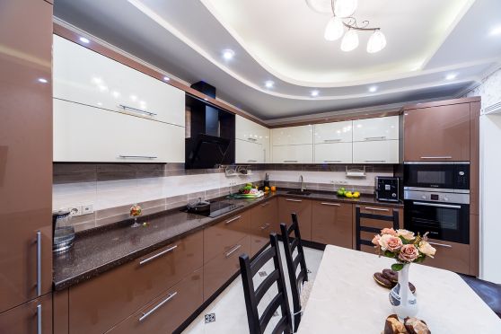 Уход за глянцевыми фасадами кухни