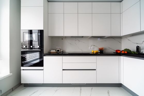 Белый дизайн кухни