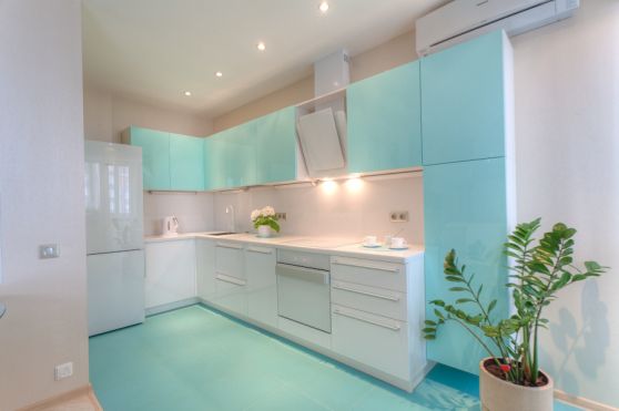 Уход за глянцевыми фасадами кухни